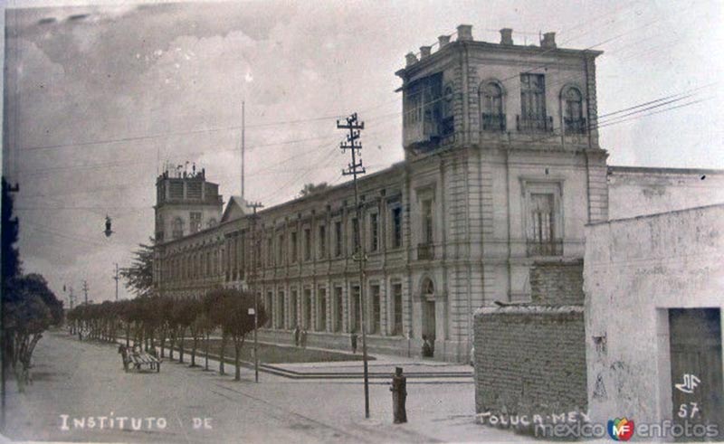 UAEMéx y su gran edificio de Rectoria.