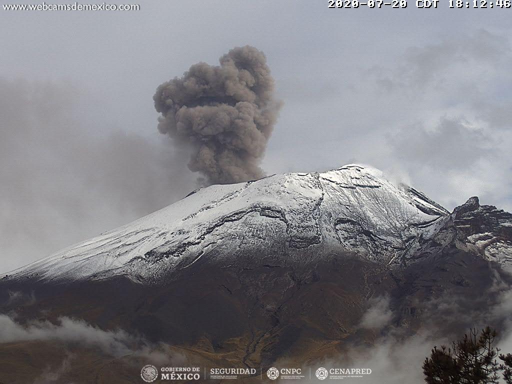 (Video) Youtuber sube a volcán Popocatépetl y se graba a metros de su cráter