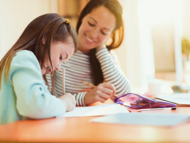 ¿Sabes qué es homeschooling o educación en casa para niños?