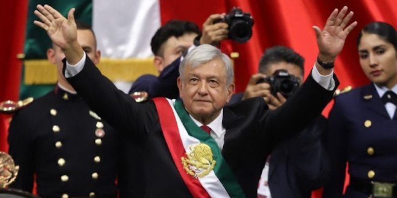 lanzan-amlo-volador-en-tultepec-para-celebrar-fiestas-patrias4