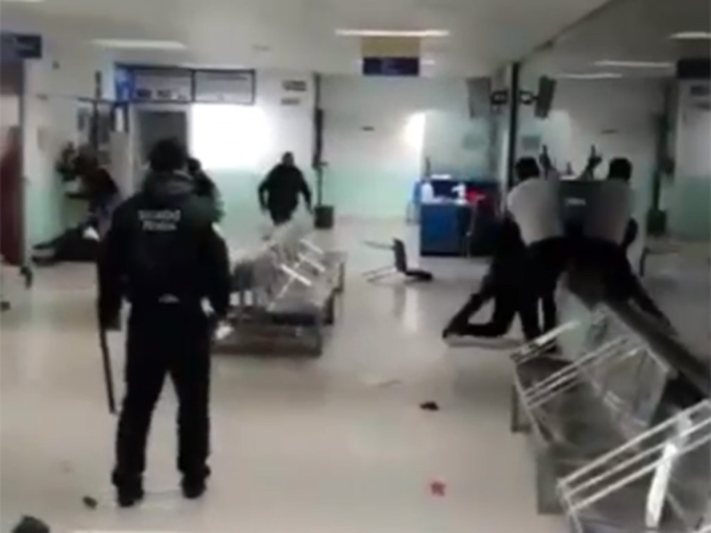 Mexiquenses provocan enfrentamiento en hospital COVID