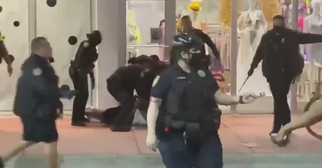 Turistas son corridos de calles de Miami con gas pimienta || VIDEO