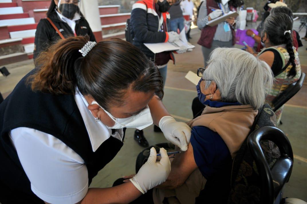 Solamente personas adultas mayores de 60 años con domicilio comprobable en Toluca podrán recibir la vacuna contra el COVID-19 en los 4 módulos habilitados en la capital mexiquense