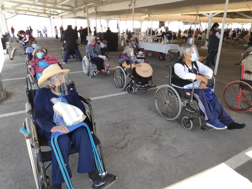 vacunas-covid-19-adultos-mayores-toluca-nemesio-diez