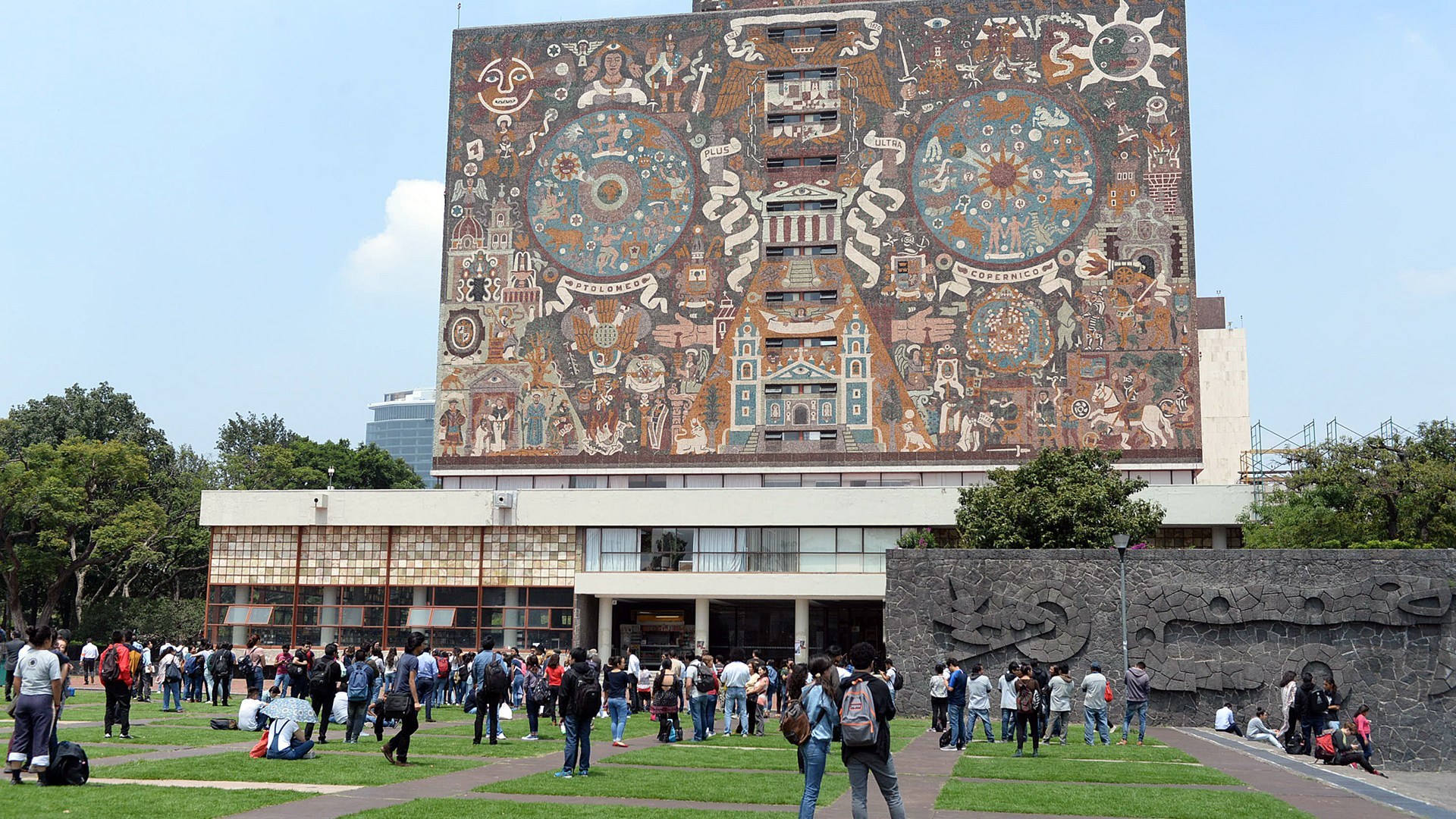 Debido a la actual pandemia de COVID-19, la UNAM ha decidió realizar un único examen de admisión a licenciatura para este ciclo escolar, abriendo un segundo periodo de registro COMIPEMS 2021