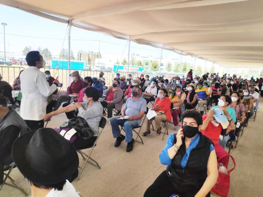 Varios fueron los adultos y adultas mayores que reconocieron la gestión y logística llevada a cabo en los cuatro módulos ubicados en Toluca