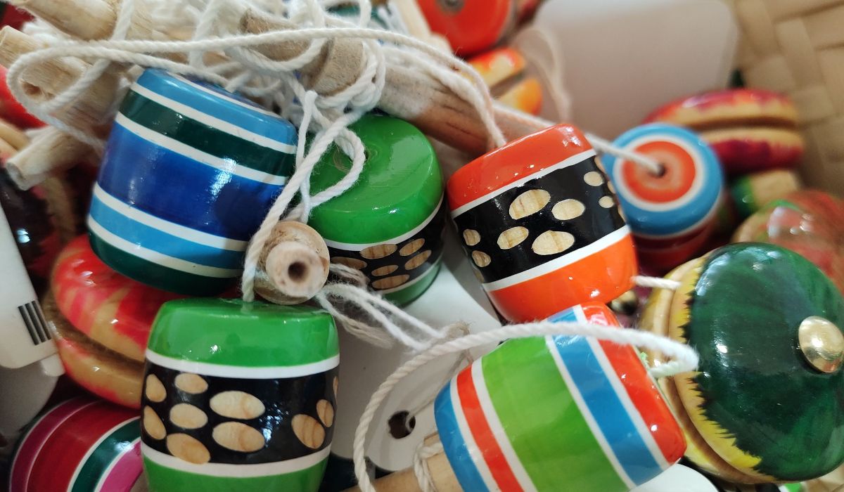 Los trompos son uno de los juguetes más tradicionales de México