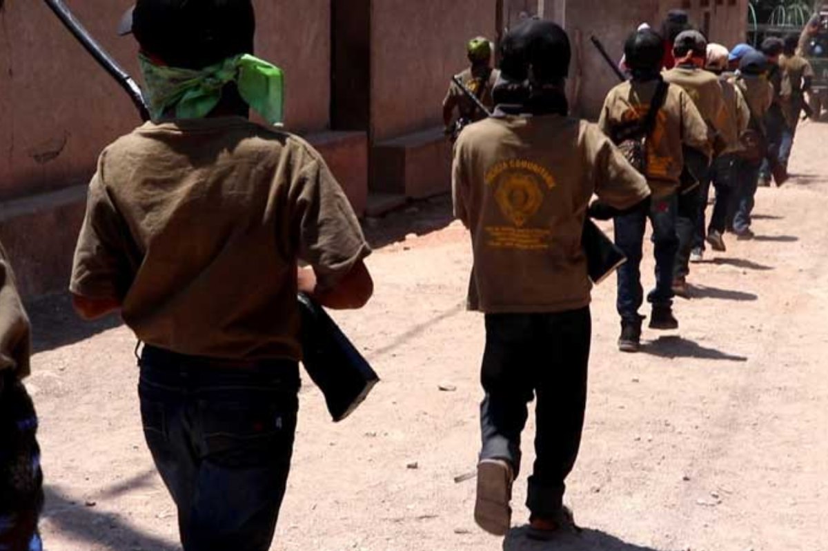 Los niños son uniformados y formados para cuidar a su comunidad
