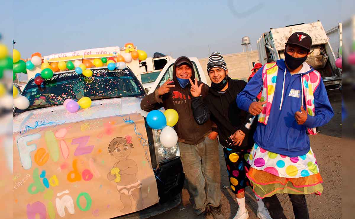 Recolectores de basura de Toluca festejan el día del niño.