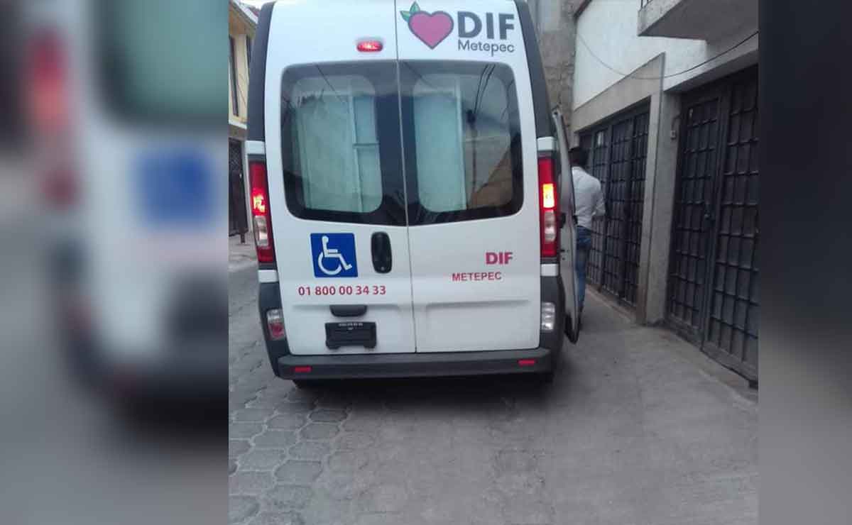 Reparten despensas en unidad móvil para discapacitados en Metepec.
