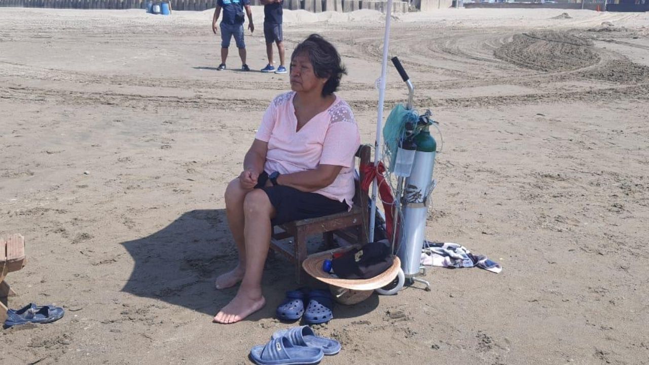 El pasado mes de febrero, doña María del Carmen, su esposo e hijo dieron positivo a covid-19; sin embargo, el padre de familia no logró superar al virus.