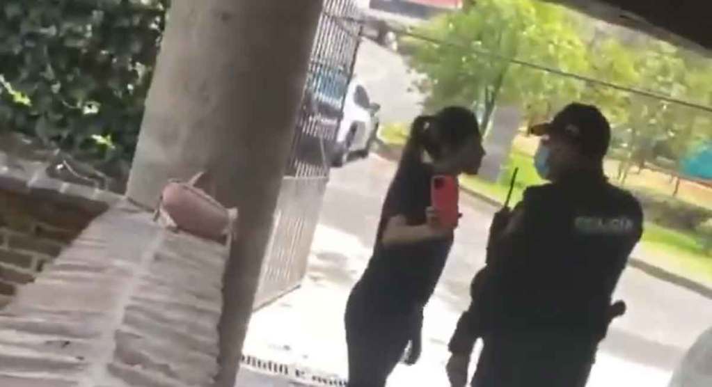 Lady miguel hidalgo tomando evidencias de su detención