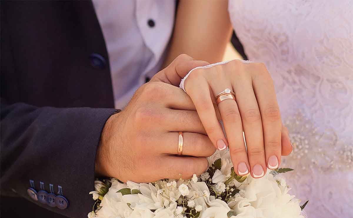 Amigas falsas: Novia desinvita a su amiga por no tener pareja.