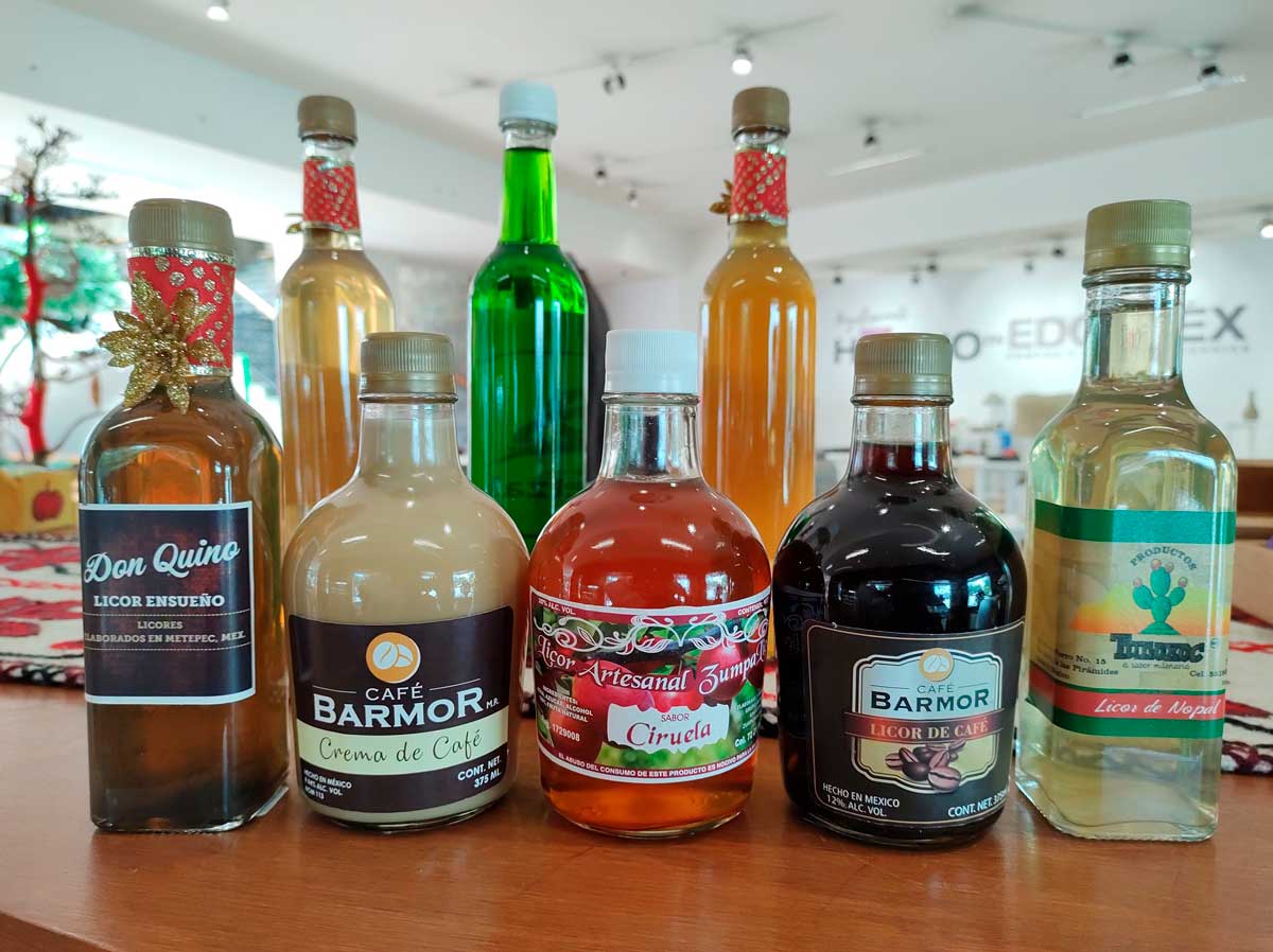 En el mercado de artesanías de Casart se pueden encontrar estos licores
