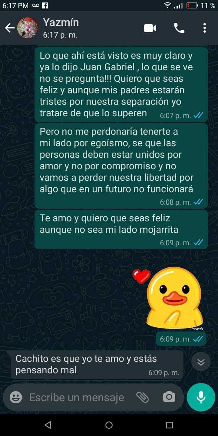 La conversación sigue, pero el hombre se mantiene en su postura de no acceder