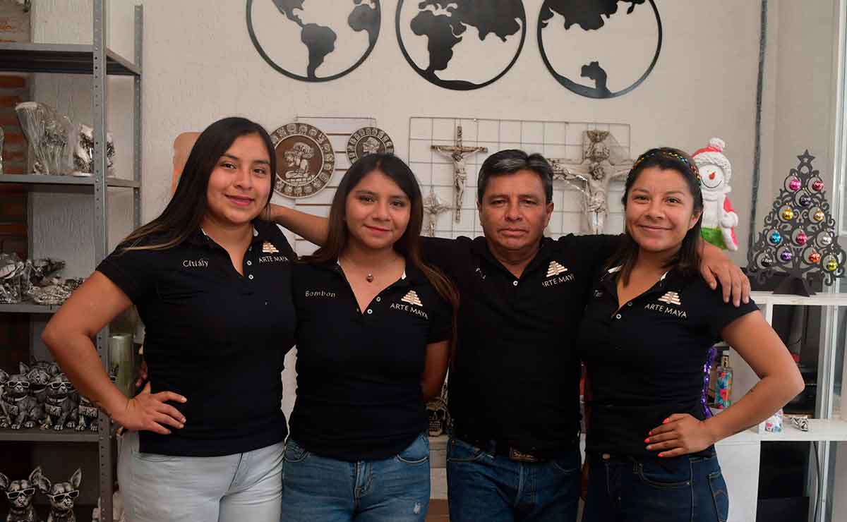 Figuras de resina en Toluca. Conoce quien está detrás de arte maya.