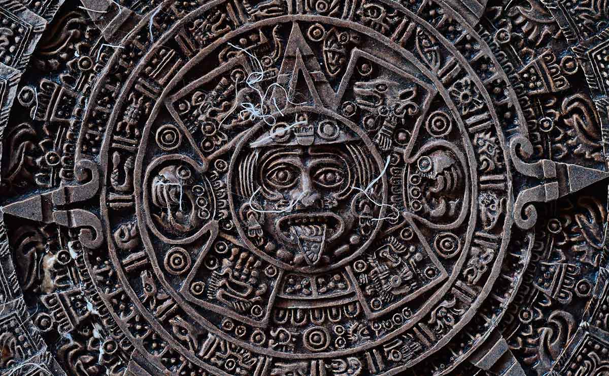 Figuras de resina en Toluca. Calendario azteca.