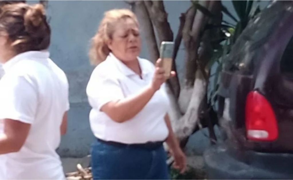 En las imágenes se escucha como la víctima pide que no la lastimen, ya que se encuentra embarazada. Sin embargo, a la agresora identificada como "La Güera", no le importó la situación.