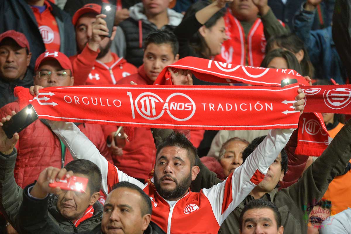 La afición escarlata se hizo presente el miercoles pasado en el partido de cuarto de final de ida