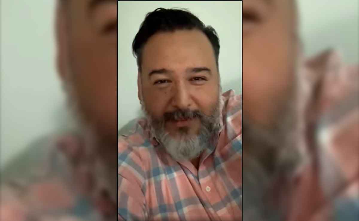 Militante político regatea trabajo de compositor.