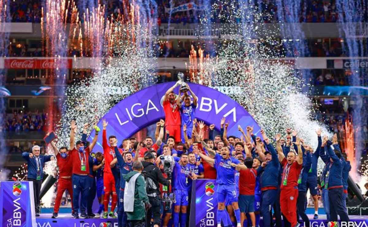 Cruz Azul rompe mala racha y gana la Liga Mx.