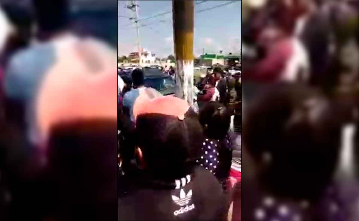 Pobladores de Otzolotepec agreden a policías.