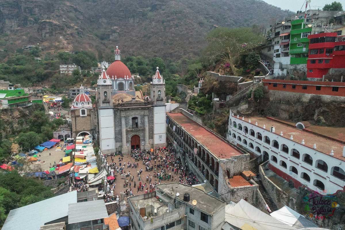 El santuario del señor de Chalama es uno de los santuarios más visitados en el territorio