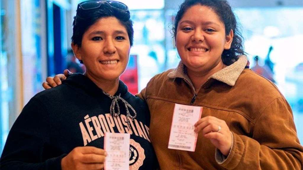 El sitio theLotter.com ofrece un mínimo de 3 boletos por un precio de 15 dólares (379 pesos), en el cual ya está incluido el cargo por servicio.