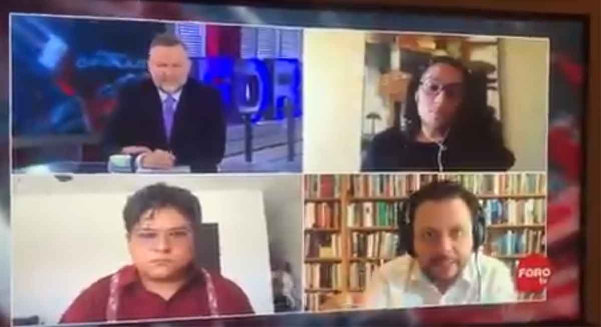 Gibrán Ramírez Reyes vive vergonzoso momento con acompañante que sale en ropa interior