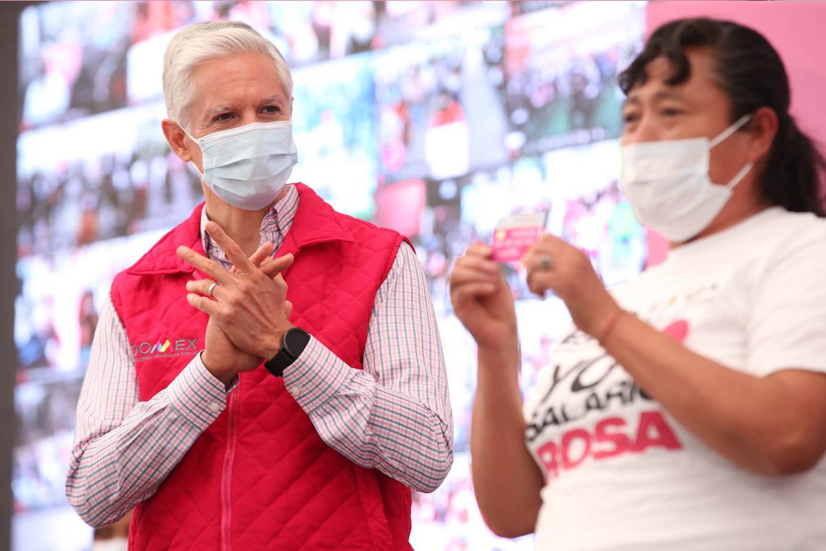 Alfredo del Mazo otorga tarjetas del salario rosa a 5 mil beneficiarias en 12 municipios