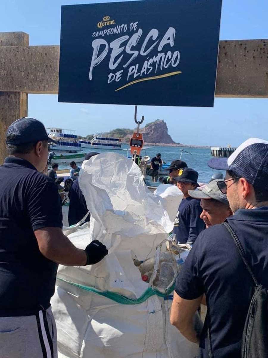 Pescadores organizan torneo de pesca de plásticos para ayudar a la limpieza de las playas