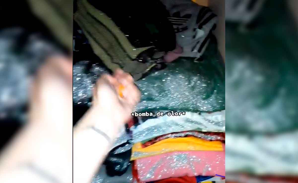 Chica llena de diamantina todas las cosas de su ex.