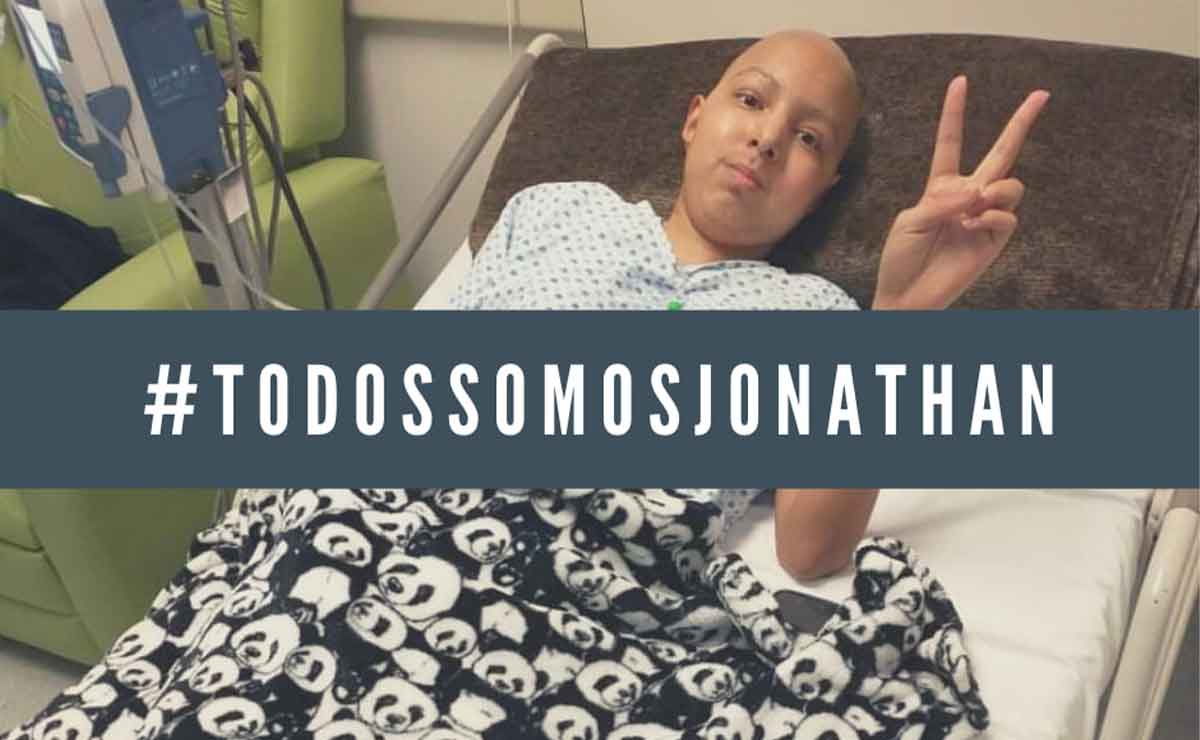 Chumel Torres dona dinero a joven con cáncer en Edomex.