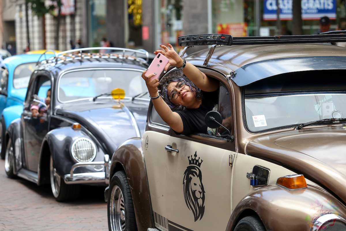 Realizan caravana en Toluca para celebrar el día mundial del vocho