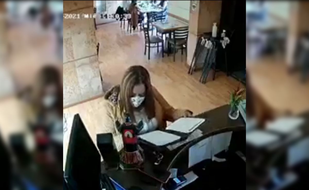 Los hechos fueron grabados por cámaras de seguridad del Restaurante La Pera, ubicado en calle Andrés Quintana Roo, Barrio de la Merced en la capital mexiquense.